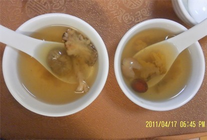 金冬草炖黄耳(黄耳汤)