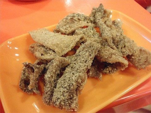 但味道嘛嘛地嘅鱼蛋 杂锦粉—顾名思义 乜都有d咁咯~系潮汕风味