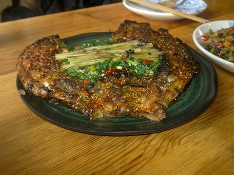 香茅草烤罗非鱼-朝阳区的一坐一忘丽江主题餐厅)挑食的小白兔150字图片