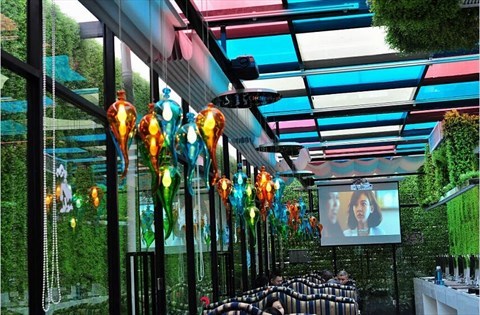 玻璃主题餐厅玻璃水晶主题餐馆装修图片1