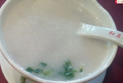 白粥感觉是熬的时间过了头,完全的稠了,而且喝起来没
