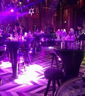 2009酒吧经常放的英文歌曲.节奏感较强的。