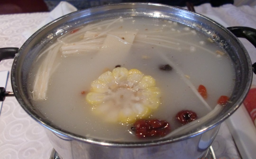 半个月亮精致裸烹小火锅