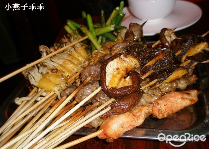 子牙烤鱼热气羊肉