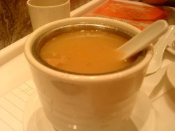很鲜甜的汤，忘了名字了。在茶餐厅很难得又那么多料的汤水