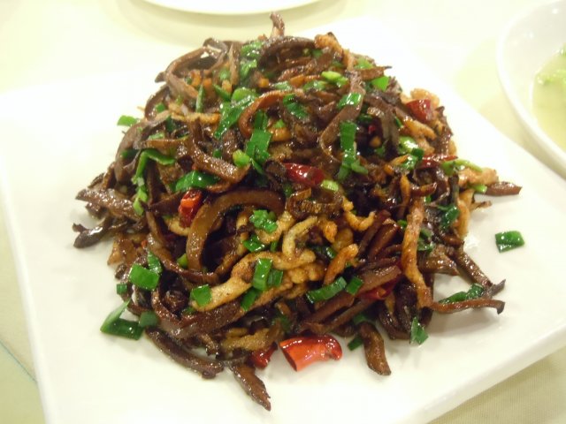 传说的烟笋炒肉。。刚开始吃很香,但是越吃越没味,原因应该是我不喜欢那种笋的味道。。。