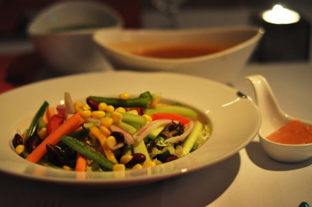 头盘，田园什菜沙律&后面那碗汤