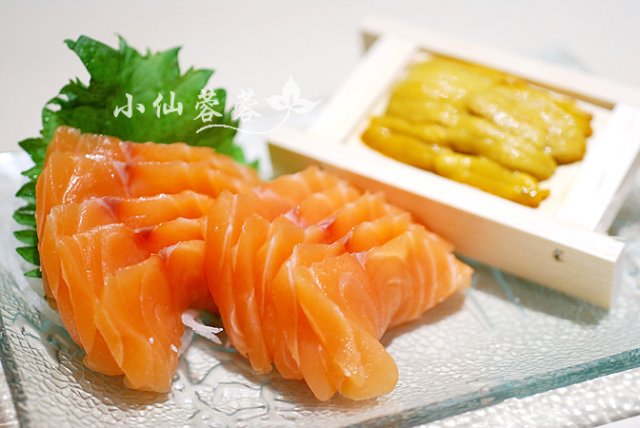 三文鱼刺生和海胆