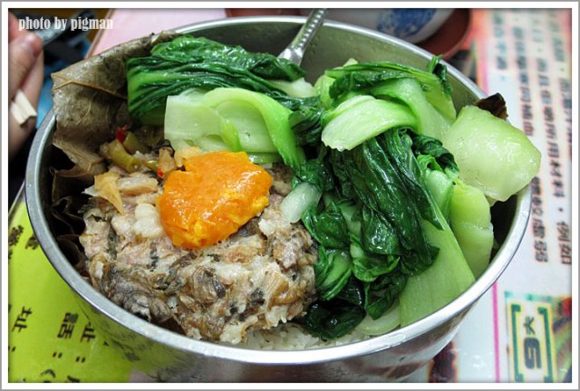 招牌蛋黄大德肉饼饭