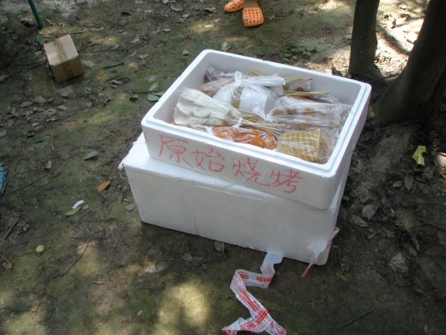 原始烧烤提供我们的食材 很多呢 
