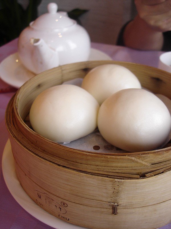 流沙包，比较欣赏的一味，流沙效果一流，一咬落去，d流沙就bi晒出来，热辣辣，正