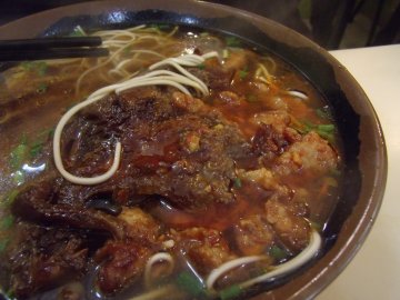 鸭腿辣肉面
