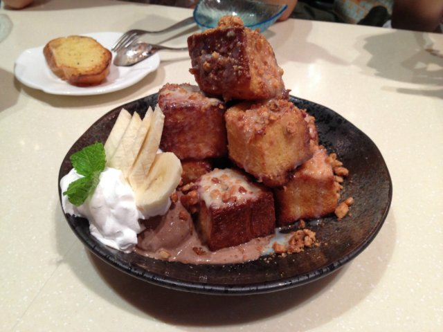 香蕉格格多士拌朱古力雪糕