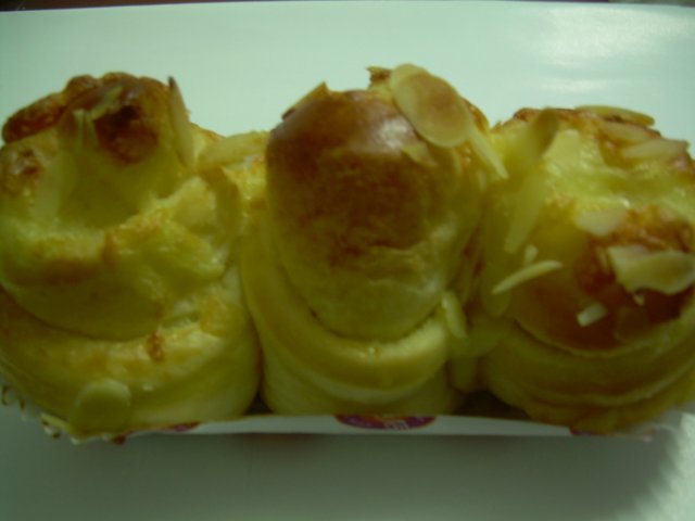 杏片牛油包