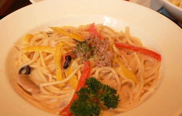 吞拿鱼白汁意粉