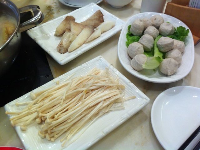包心鱼丸、金针菇、山药