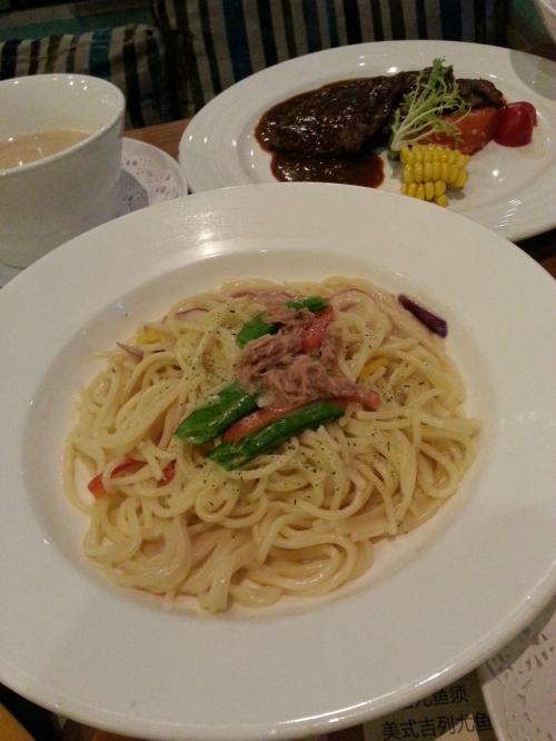  吞拿鱼白汁意粉