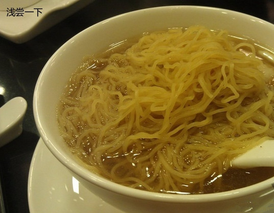 其实这碗整体而言实在不差，至于抵唔抵食就见仁见智，如果换在天河或市内的某“表”字茶餐厅，这个价钱绝对唔会被批判，但再上下九，当然很难被接受