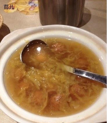酸菜煮丸子