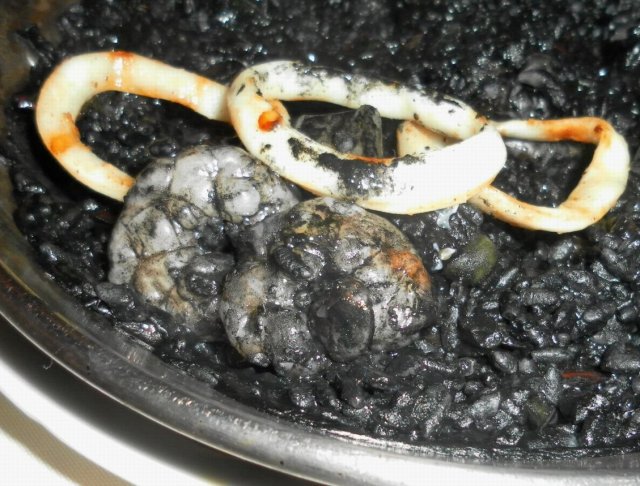 西班牙墨鱼汁虾仁饭