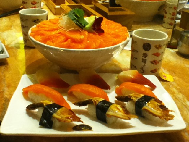 鳗鱼、三文鱼、北极贝寿司