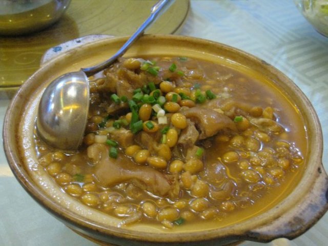 黄豆炖猪蹄