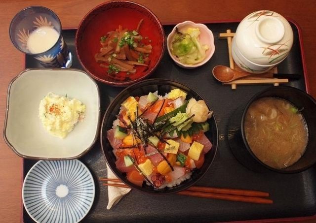 什锦海鲜盖饭