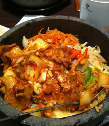 辣白菜五花肉拌饭