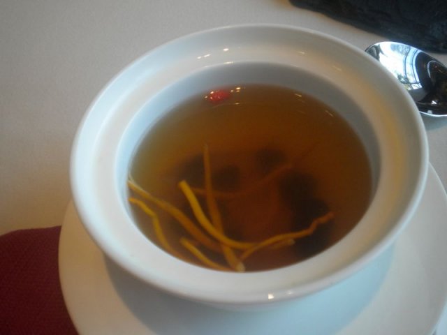 虫草花炖秋耳