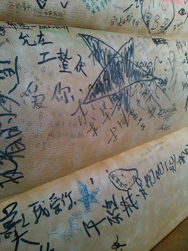沙发上的涂鸦
