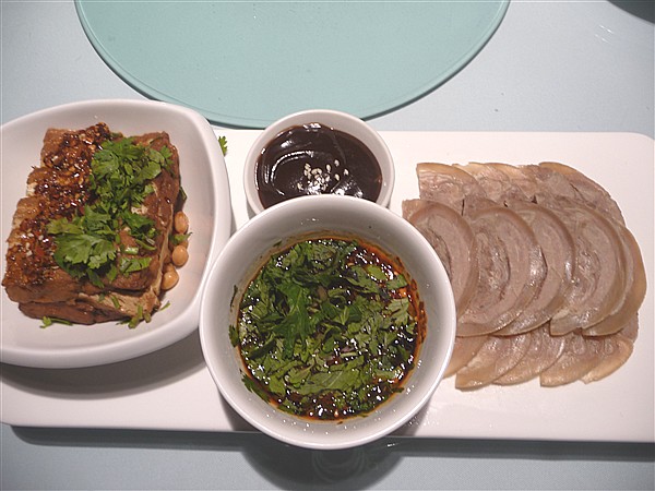 清蒸牛肉配卤水老豆腐