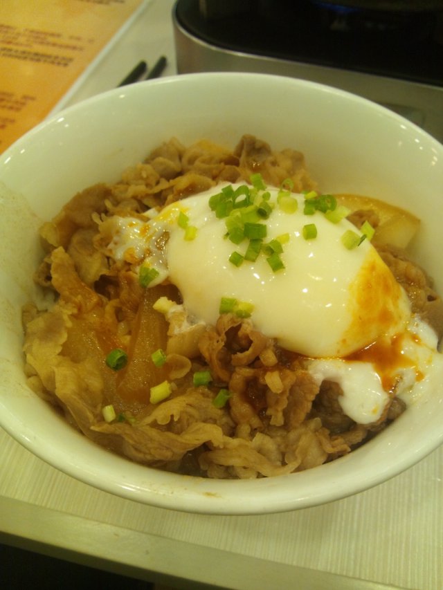 温泉蛋牛肉饭