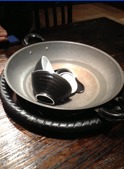 当面用开水煮过的餐具,吃得放心