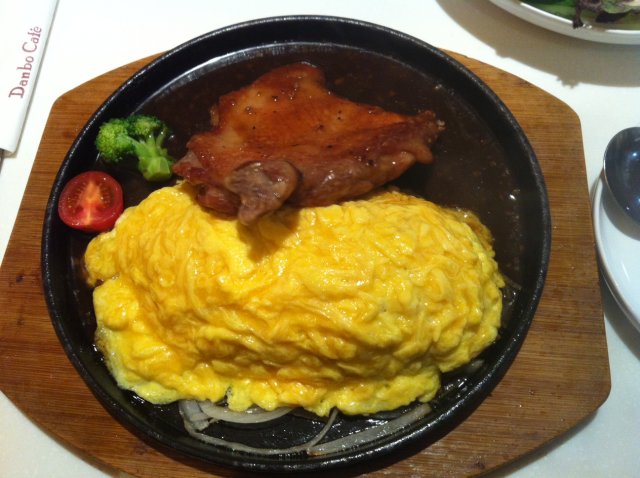 黑胡椒鸡排蛋包饭