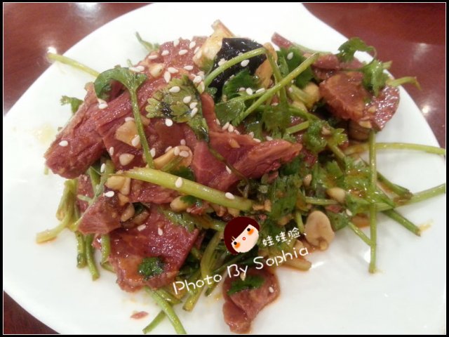 香菜拌驴肉 很进味，适合喝酒。
