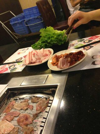 烤肉虽好，不过很腻，唯一的解决方法就是吃青菜，真的