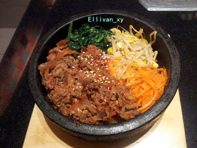 麻辣牛肉石锅拌饭