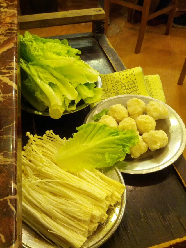生菜&特色目鱼丸&金针菇