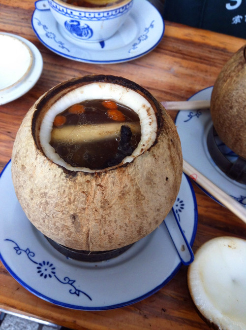 原只椰子炖竹丝鸡