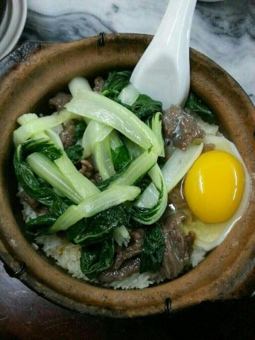 窝蛋牛肉饭