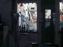 小屋的门口
