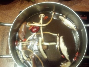 菌汤锅底
