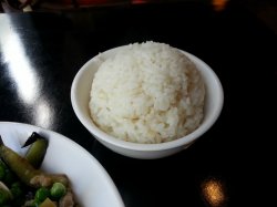 米饭里的心儿是凉的，怕是微波炉里加热没均匀吧，米饭偏硬，我不是很爱吃