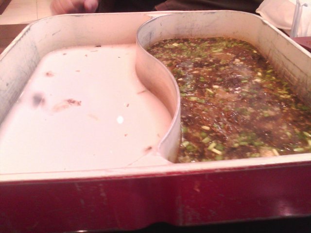鸳鸯锅底（白汤 酸菜）