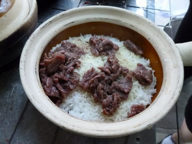 牛肉煲仔饭