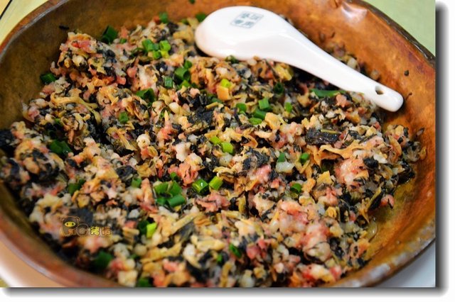 家乡梅菜剁猪肉,自哂的梅菜,甘甜,不过量小,猪肉较多