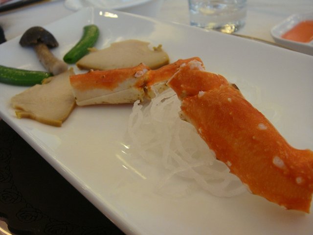 冰镇墨西哥鲍片伴阿拉斯加巨蟹钳