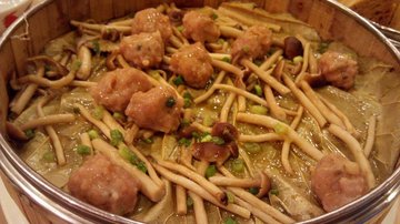 杂菌蒸手打肉丸