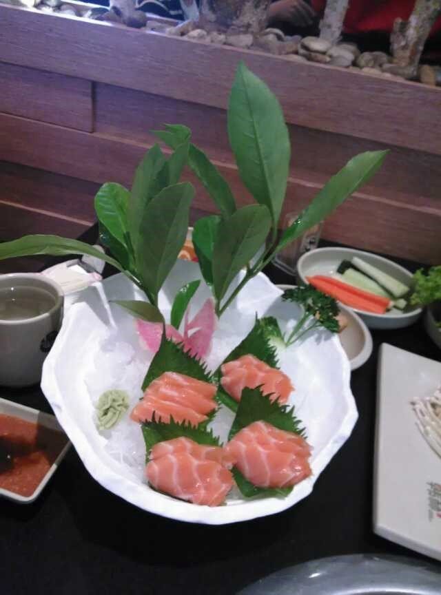 第一次在烧烤店里面吃，不过也是非常新鲜和肥美的！