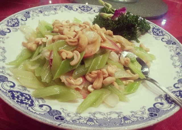 西芹百合炒腰果